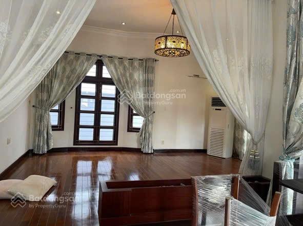 Cho thuê nhà biệt thự sân vườn khu vip tân bình