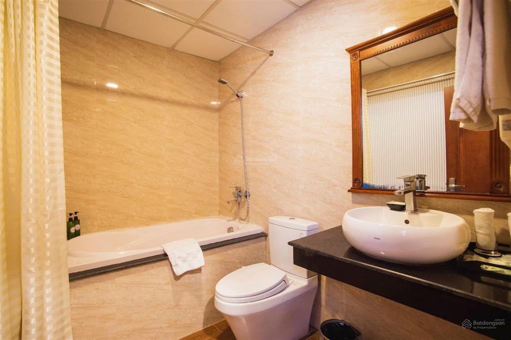 Bán tòa hotel phố duy tân 170m2 12 tầng 193 tỷ khách sạn 4 sao lô góc, 40 phòng đang kín phòng