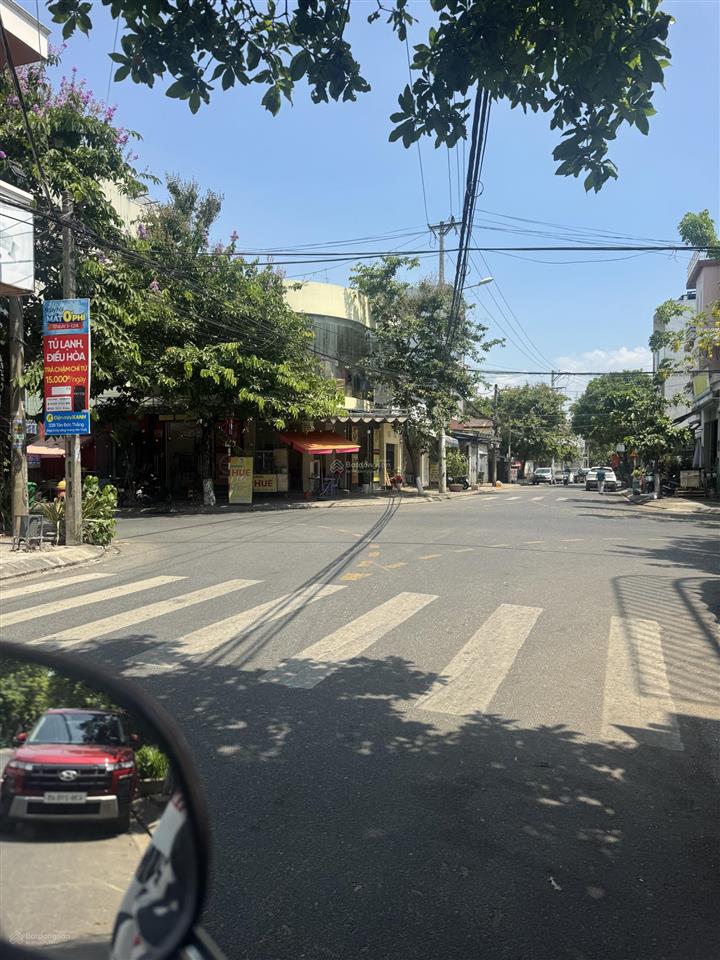 Nhà mặt tiền đường sầm uất bậc nhất nguyễn huy tưởng .
dễ kinh doanh buôn bán
117m2 ngang5m.