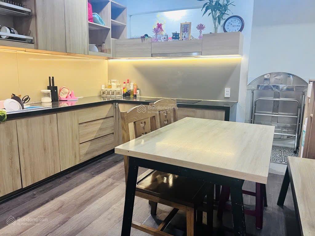 Nhà 3 tầng 94m2 nguyễn văn linh  5 phòng  sát đường chính  gần cầu rồng  giá 6,2 tỷ