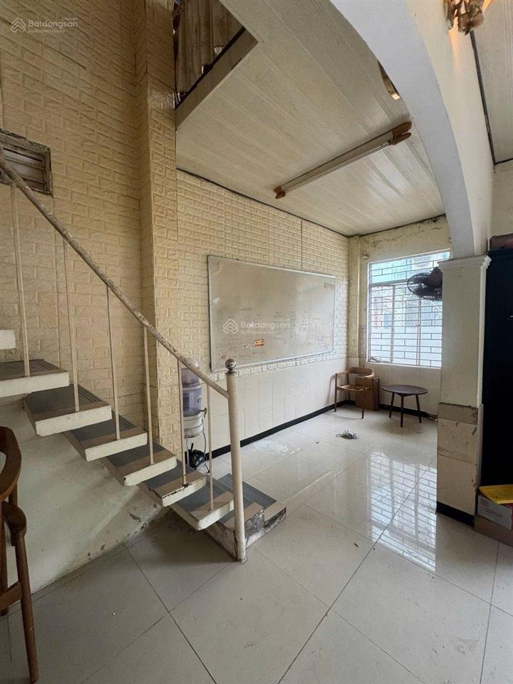 Nhà 2 tầng đỗ quang, 61m2, ngang 8m, sát đường ô tô, giá 3,x tỷ