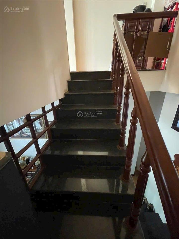 Nhà 2 tầng kiên cố ông ích khiêm 65m2. 3 phòng ngủ. sân để xe. p khách. bếp. ph thờ.
