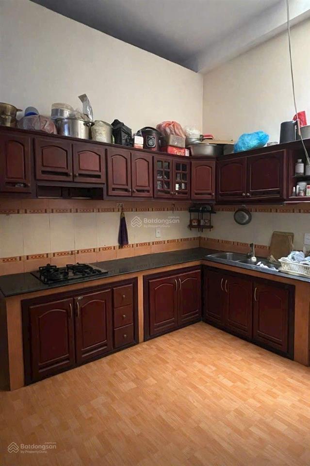 Nhà 2 tầng kiên cố ông ích khiêm 65m2. 3 phòng ngủ. sân để xe. p khách. bếp. ph thờ.