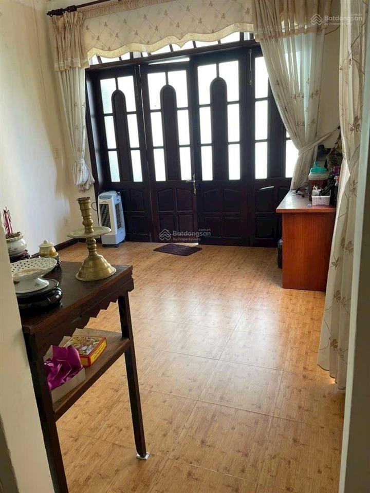 Nhà 2 tầng kiên cố ông ích khiêm 65m2. 3 phòng ngủ. sân để xe. p khách. bếp. ph thờ.