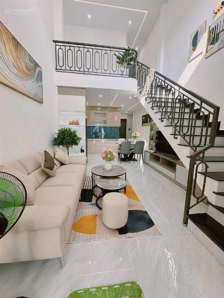 Nhà 2 tầng, nở hậu, hiện đang cho thuê 11tr/tháng  có sân 50m để xe rộng rãi tổ chức tiệc....