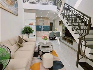 Nhà 2 tầng, nở hậu, hiện đang cho thuê 11tr/tháng  có sân 50m để xe rộng rãi tổ chức tiệc....