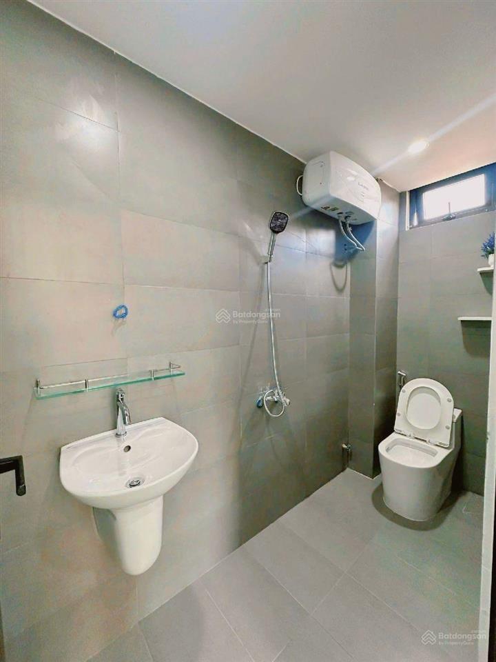 Nhà 2 tầng, nở hậu, hiện đang cho thuê 11tr/tháng  có sân 50m để xe rộng rãi tổ chức tiệc....