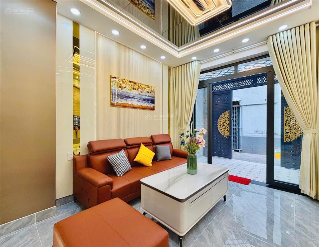 Nhà mới xây 2 tầng, 60m2 tặng full nội thất, gần chợ xóm mới, đường thống nhất, 5tỷ nhẹ