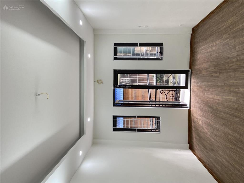 Bán nhà tân mai, 35m2, 6.6 tỷ, 5 tầng, ô tô đỗ gần, sổ đỏ chính chủ, đẹp, nhà thoáng sáng