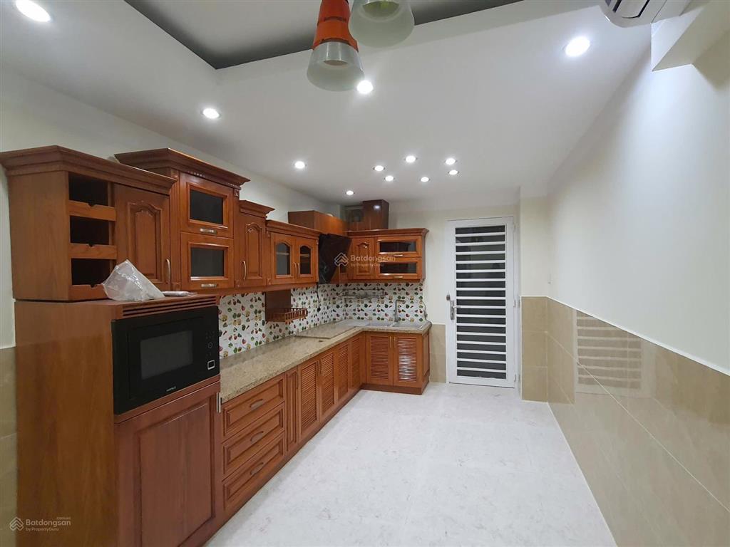Bán nhà riêng, sồ chính chủ, hẻm thông xe hơi, gần sân bay và nhà ga, thuận tiện vào trung tâm tp