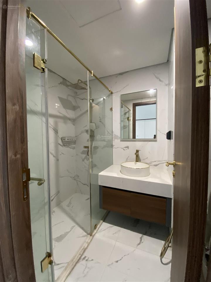 Cần cho thuê gấp căn hộ full đồ, nội thất cao cấp, 82m2, 2pn, 2wc tại kosmo tây hồ, 15 triệu vnd