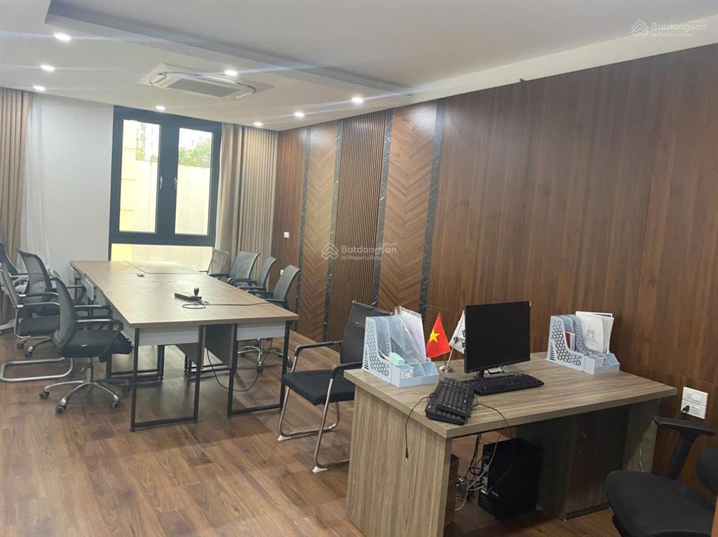 Cho thuê nhà riêng 2 tầng 1 tum. 100m2 3pn 2wc, oto vào nhà, tại đường cầu noi, cổ nhuế