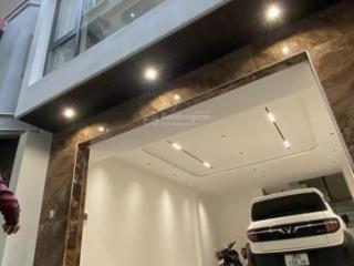 Cho thuê nhà riêng 2 tầng 1 tum. 100m2 3pn 2wc, oto vào nhà, tại đường cầu noi, cổ nhuế