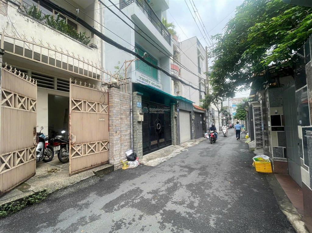 Siêu vị trí nhà hxh 1 sẹc phan văn trị, phường 5  đối diện emart  75m² + 3 tầng giá 11,5 tỷ tl