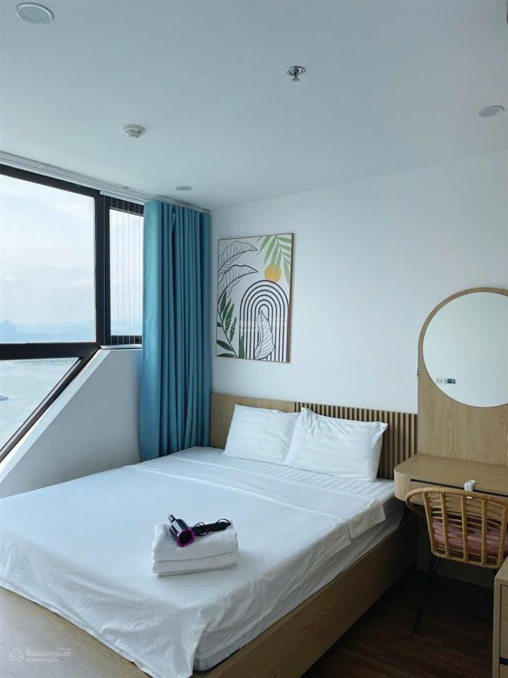 Bán gấp căn góc view biển thoáng full nội thất giá 53tr/m2 sổ đỏ giao dịch 0339 328 ***