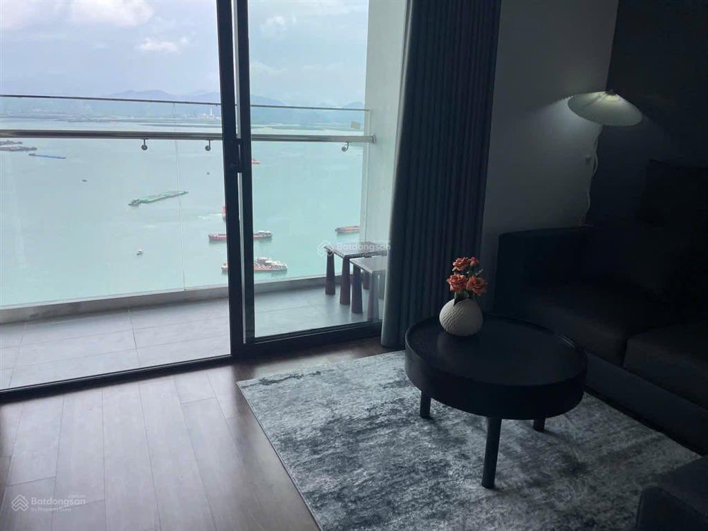 Cần bán căn hộ 50m2 sẵn sổ đỏ view biển hạ long giao dịch ngay  0339 328 ***