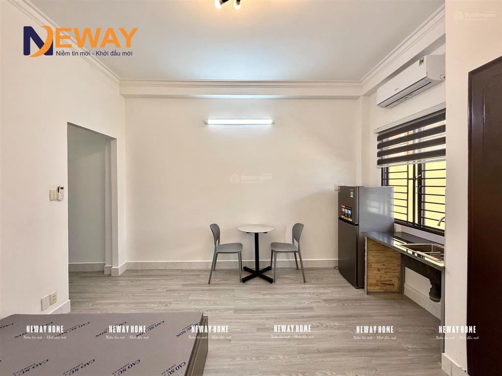 Studio cửa sổ trời full nội thất như hình bóc seal  ngay big c trường chinh