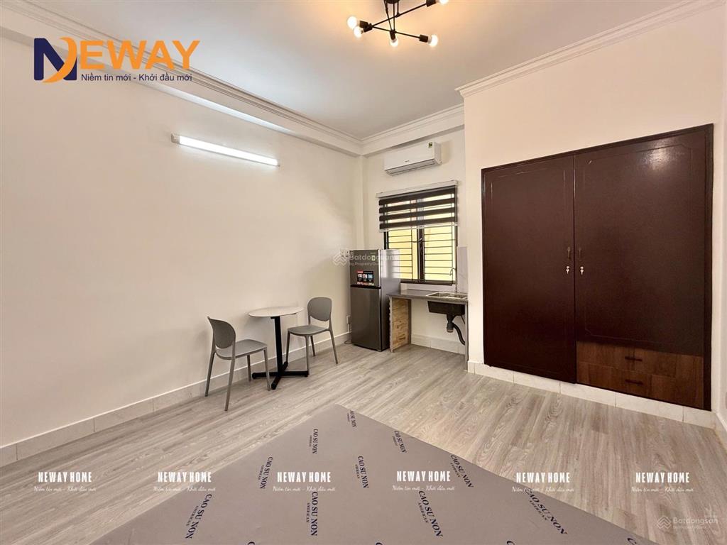 Studio cửa sổ trời full nội thất như hình bóc seal  ngay big c trường chinh