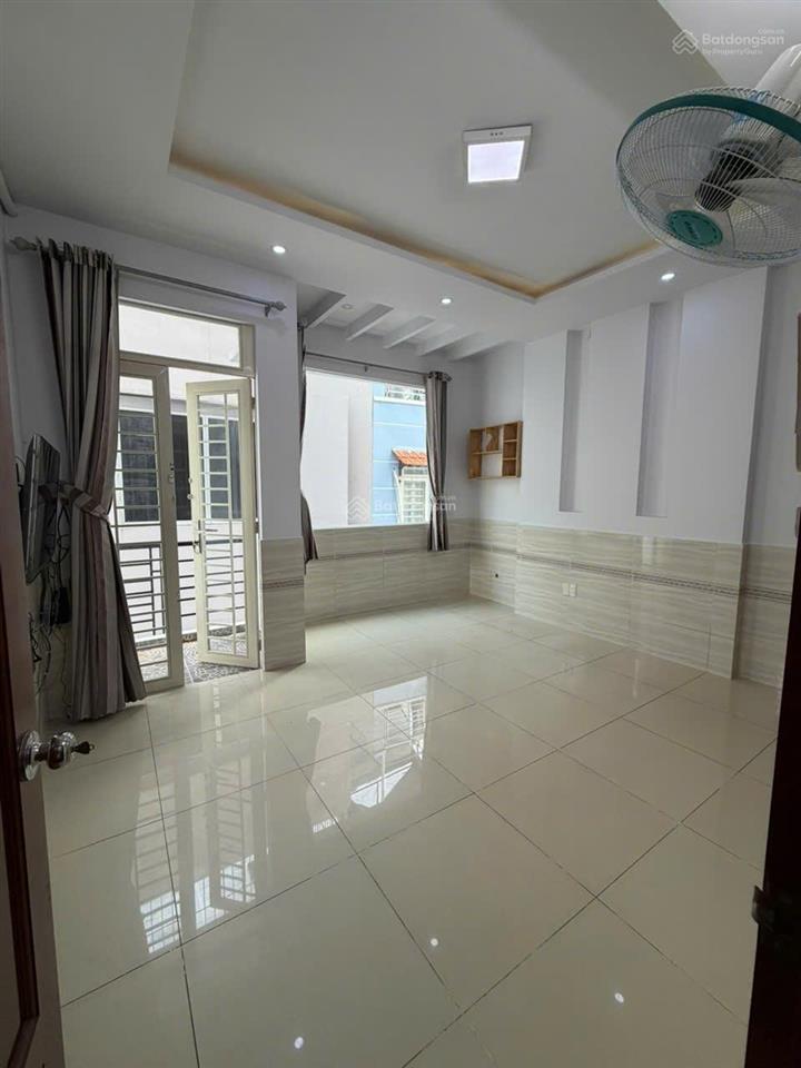 Cho thuê nhà đẹp 1 trệt + 3 lầu phường chánh hưng, hcm, dt 31,5m2, giá 9tr/tháng (hợp đồng lâu dài)