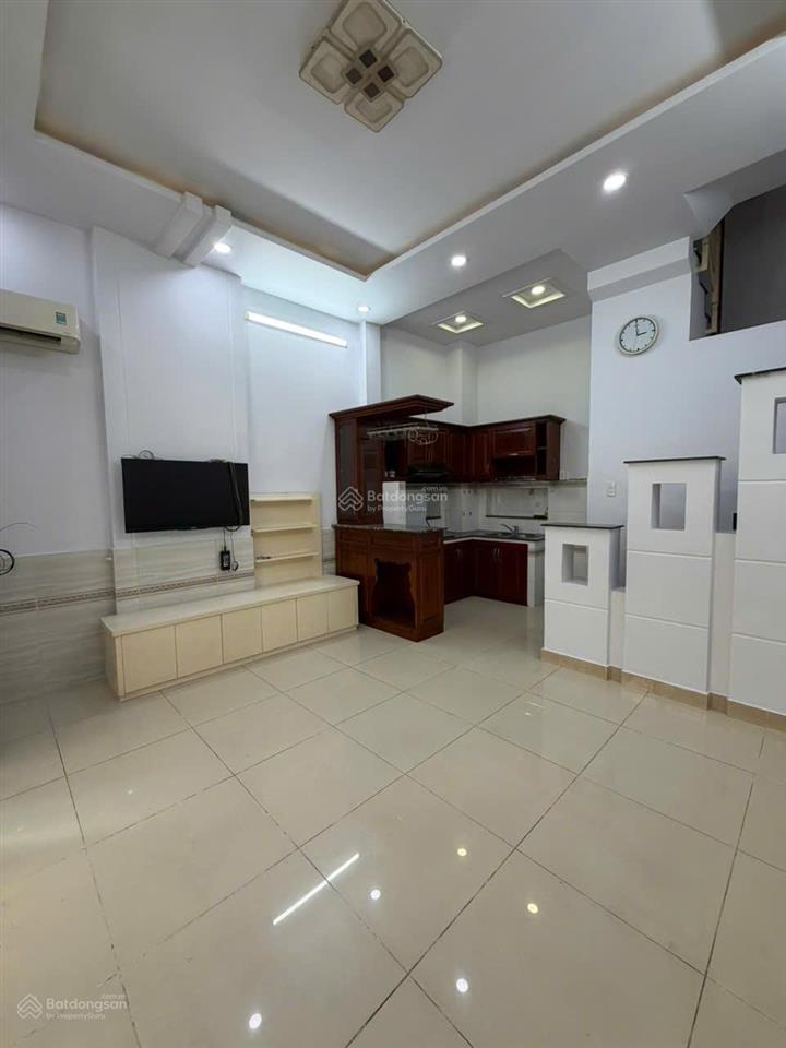 Cho thuê nhà đẹp 1 trệt + 3 lầu phường chánh hưng, hcm, dt 31,5m2, giá 9tr/tháng (hợp đồng lâu dài)
