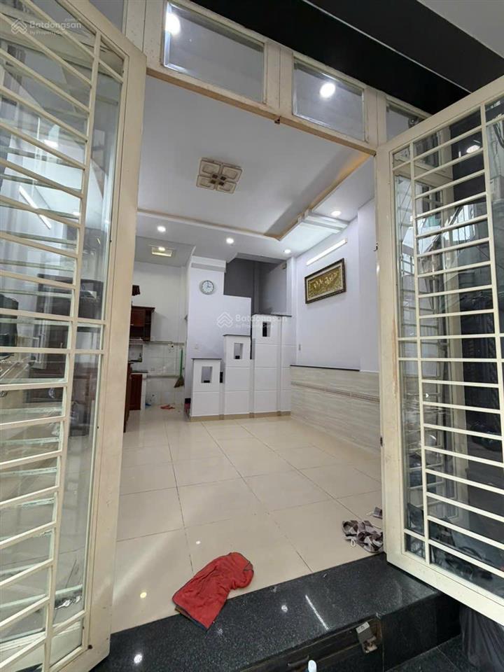 Cho thuê nhà đẹp 1 trệt + 3 lầu phường chánh hưng, hcm, dt 31,5m2, giá 9tr/tháng (hợp đồng lâu dài)
