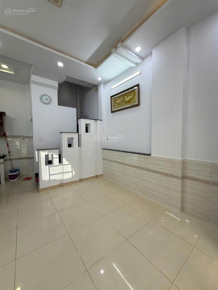 Cho thuê nhà đẹp 1 trệt + 3 lầu phường chánh hưng, hcm, dt 31,5m2, giá 9tr/tháng (hợp đồng lâu dài)