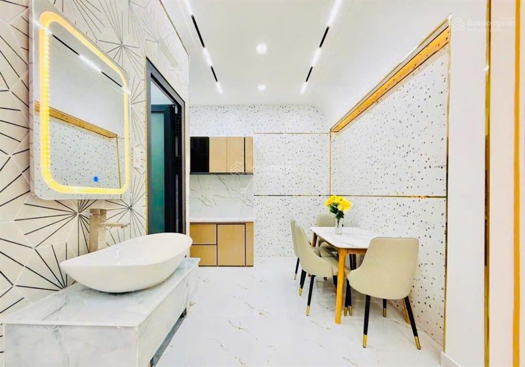Bán nhà mặt tiền kinh doanh trần phú quận 5 ngay công viên số 1 lý thái tổ, dt 4x11m, giá 8.6 tỷ