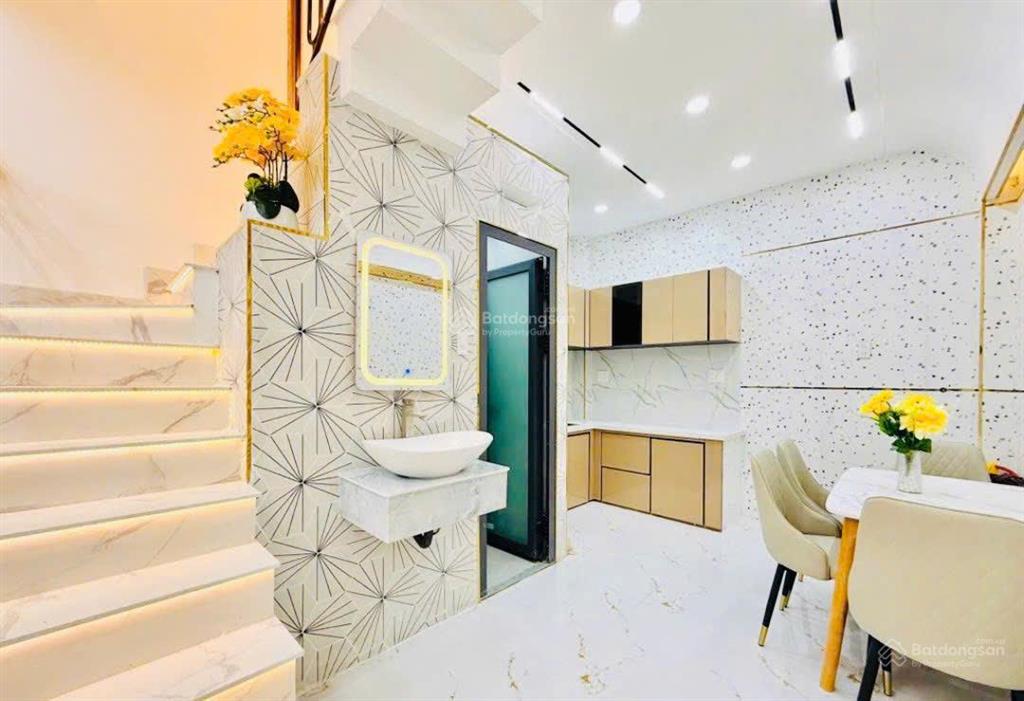 Bán nhà mặt tiền kinh doanh trần phú quận 5 ngay công viên số 1 lý thái tổ, dt 4x11m, giá 8.6 tỷ