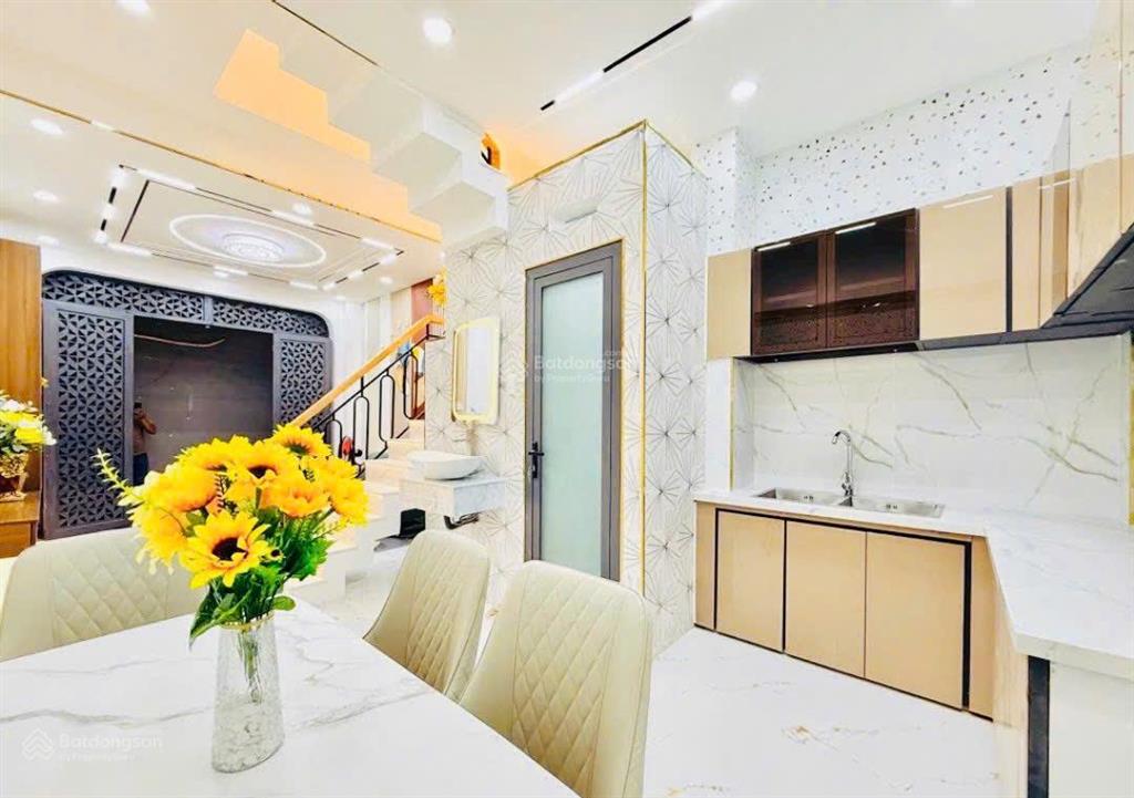 Bán nhà mặt tiền kinh doanh trần phú quận 5 ngay công viên số 1 lý thái tổ, dt 4x11m, giá 8.6 tỷ