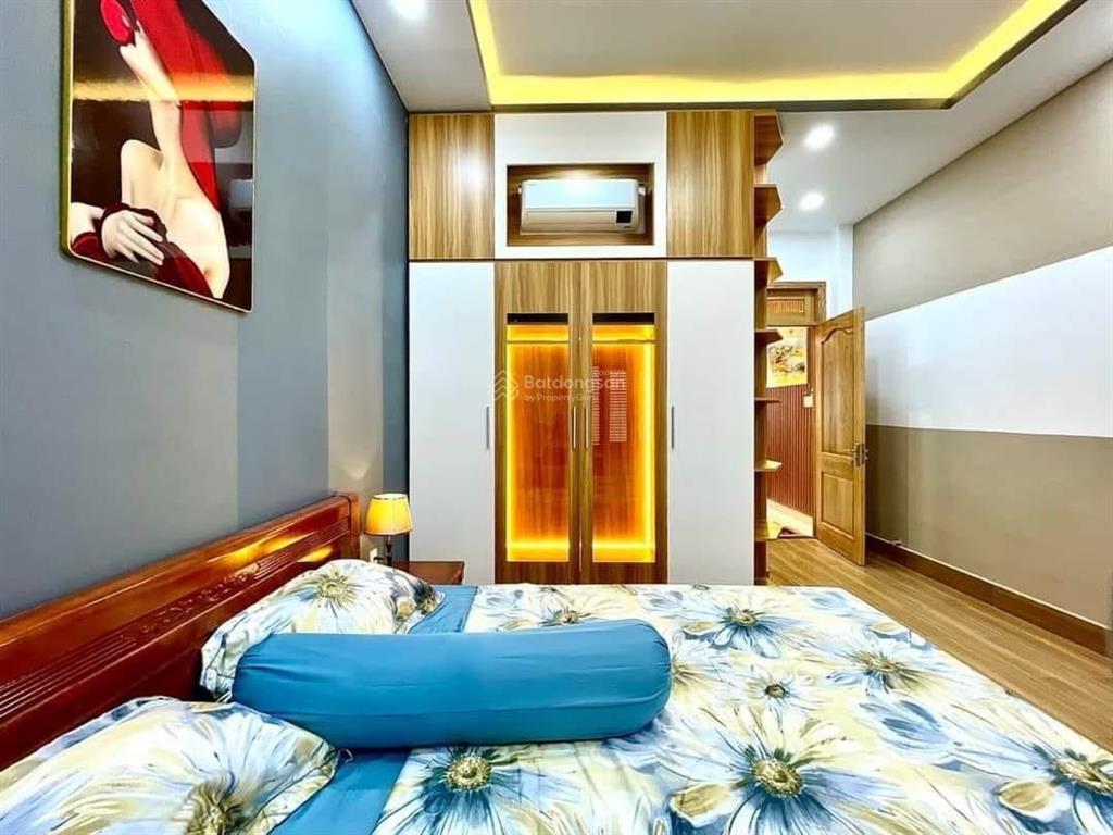 Bán nhà ngay công viên lê văn tám đường võ thị sáu quận 1, dt 6.5x18m, trệt 3 lầu, giá 28 tỷ