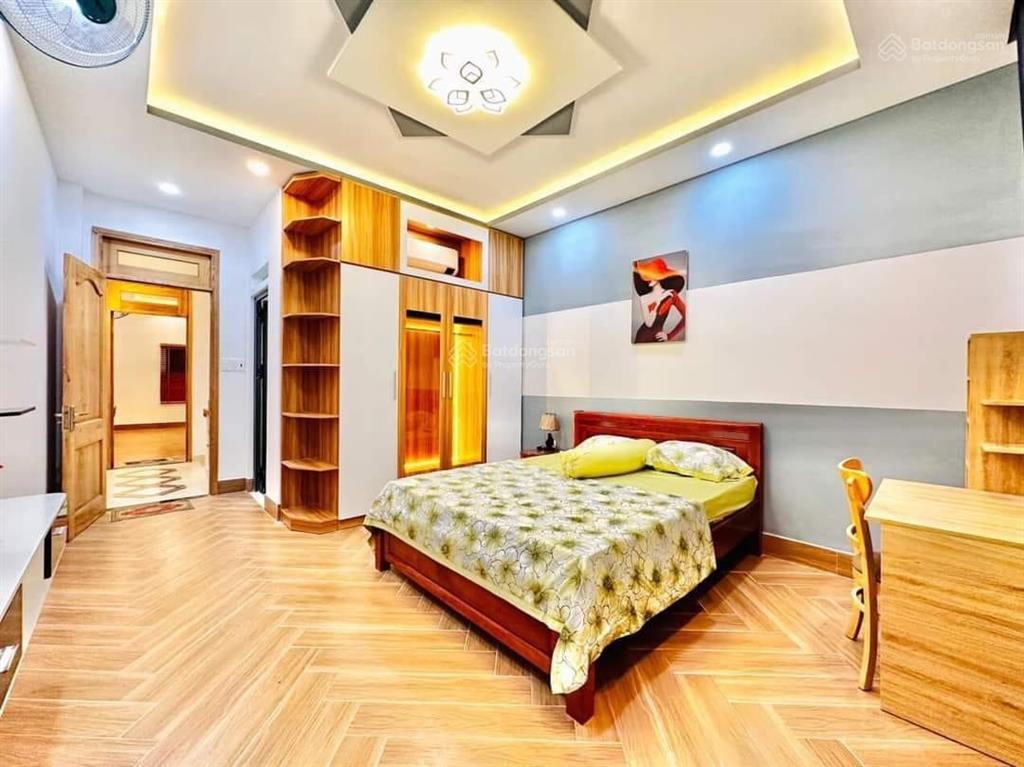 Bán nhà ngay công viên lê văn tám đường võ thị sáu quận 1, dt 6.5x18m, trệt 3 lầu, giá 28 tỷ