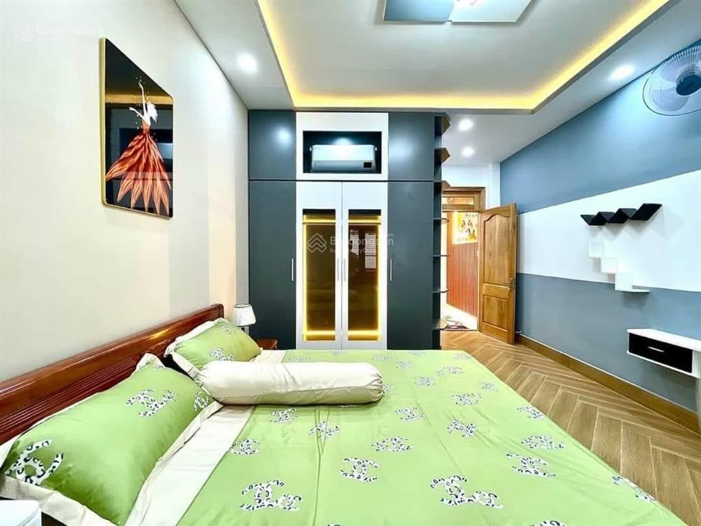 Bán nhà ngay công viên lê văn tám đường võ thị sáu quận 1, dt 6.5x18m, trệt 3 lầu, giá 28 tỷ