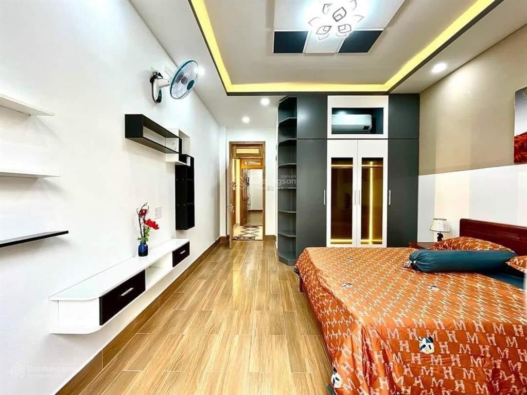Bán nhà ngay công viên lê văn tám đường võ thị sáu quận 1, dt 6.5x18m, trệt 3 lầu, giá 28 tỷ