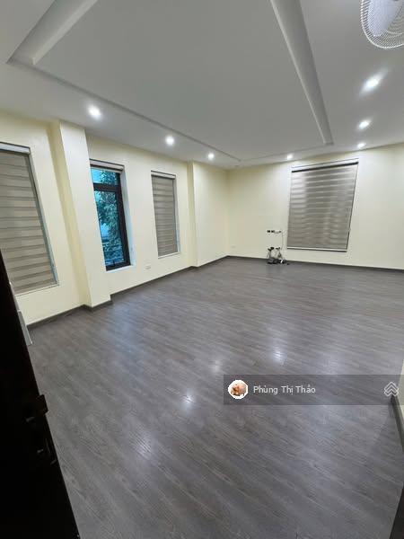Cho thuê nhà lạc long quân 110m5 tầng , nhà rộng đẹp, dễ setup, giá cực tốt25tr