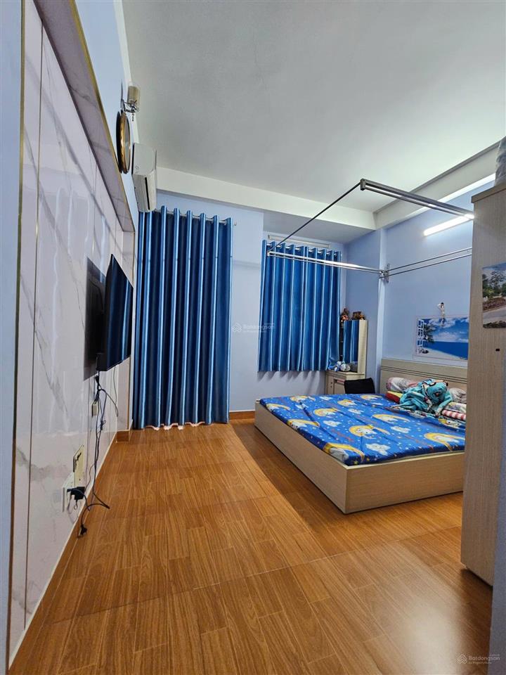Nhà phố 3 tầng sân thượng, mới xây kiên cố, xe hơi đậu trong nhà