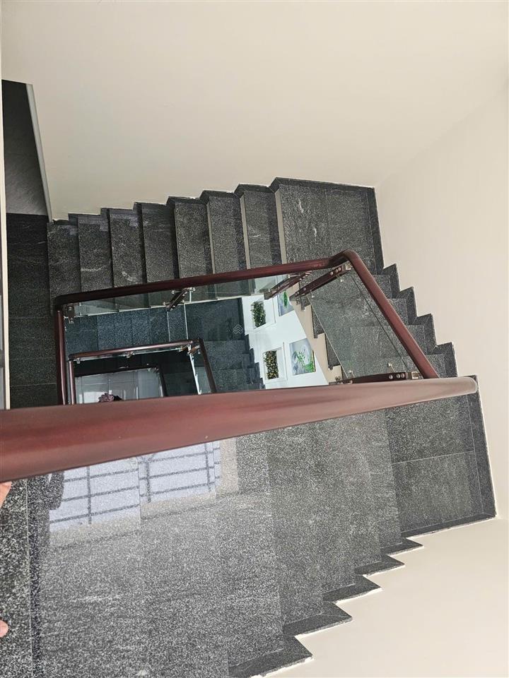 Nhà phố 3 tầng sân thượng, mới xây kiên cố, xe hơi đậu trong nhà