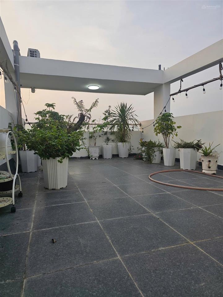 Nhà phố 3 tầng sân thượng, mới xây kiên cố, xe hơi đậu trong nhà