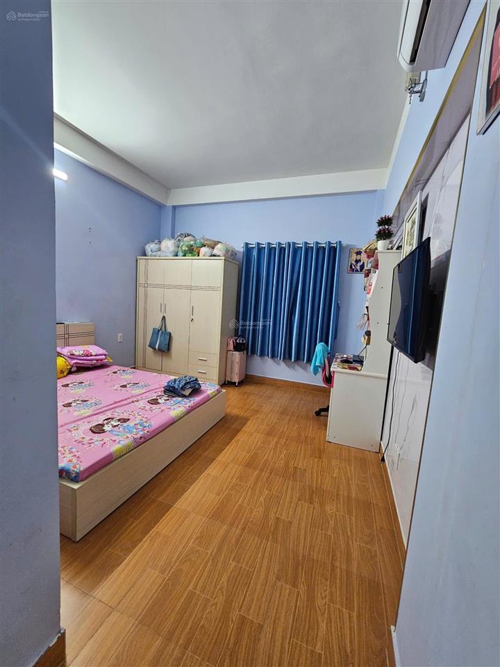 Nhà phố 3 tầng sân thượng, mới xây kiên cố, xe hơi đậu trong nhà