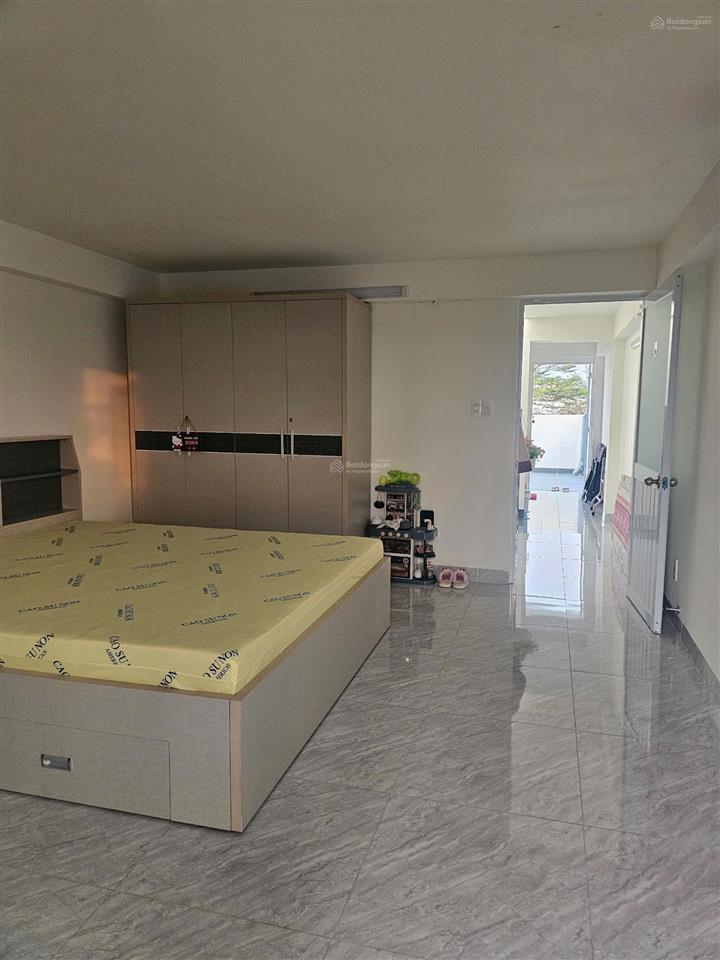 Nhà phố 3 tầng sân thượng, mới xây kiên cố, xe hơi đậu trong nhà