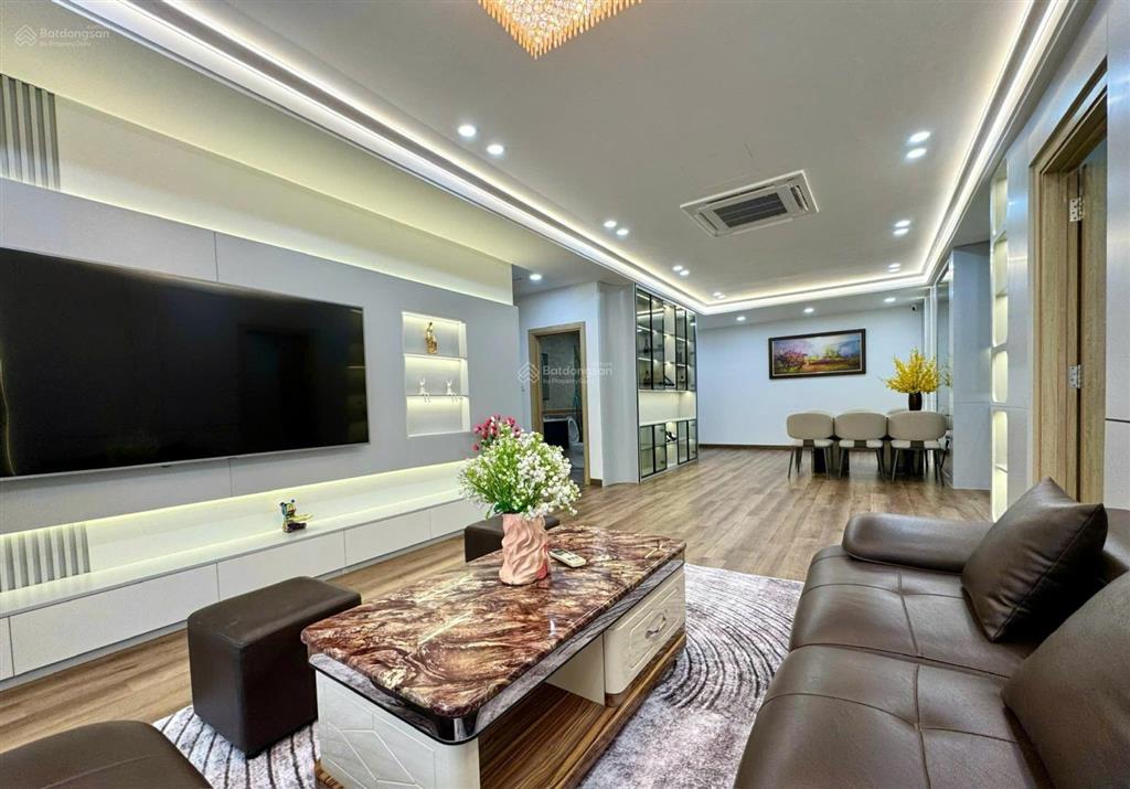 Giá tốt căn 2n view hồ starlake  83m2 tầng đẹp  hướng mát
