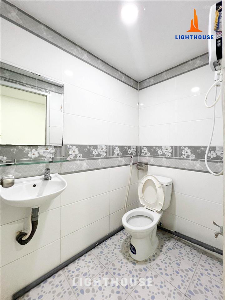 Căn hộ cửa sổ thoáng mát, nội thất hiện đại, gần phạm văn hai, tân bình