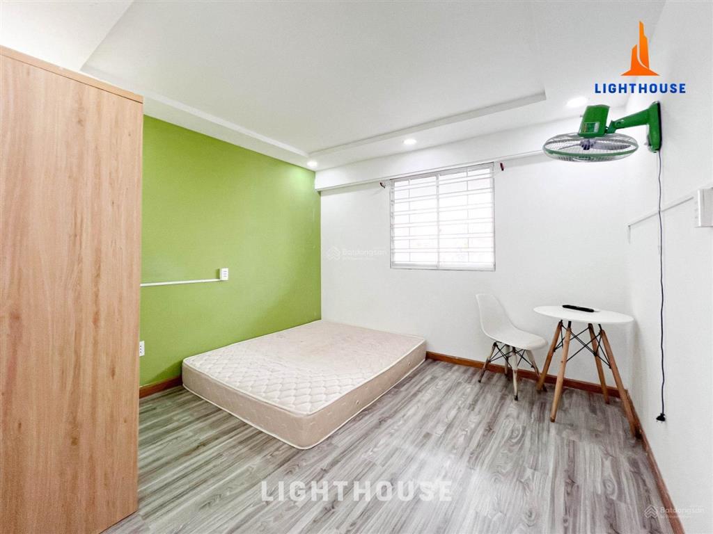 Căn hộ cửa sổ thoáng mát, nội thất hiện đại, gần phạm văn hai, tân bình
