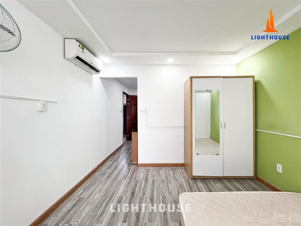 Căn hộ cửa sổ thoáng mát, nội thất hiện đại, gần phạm văn hai, tân bình