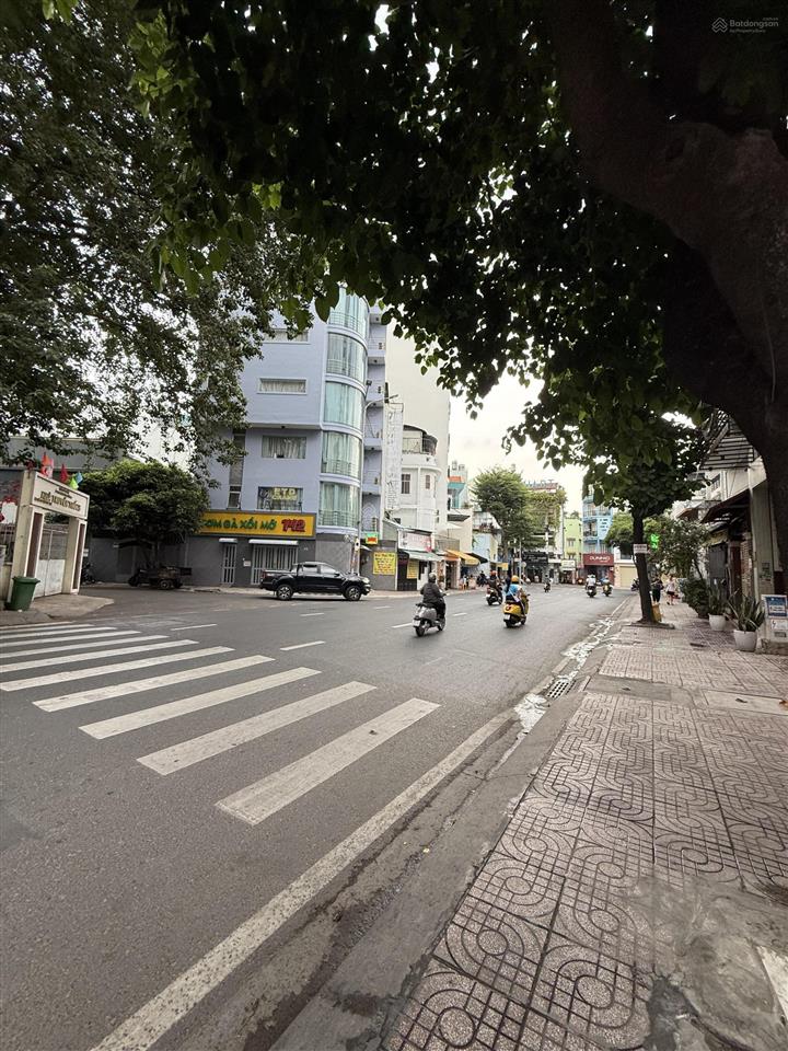 Cho thuê mặt bằng diện tích 2000m2 đường đào duy anh, phú nhuận