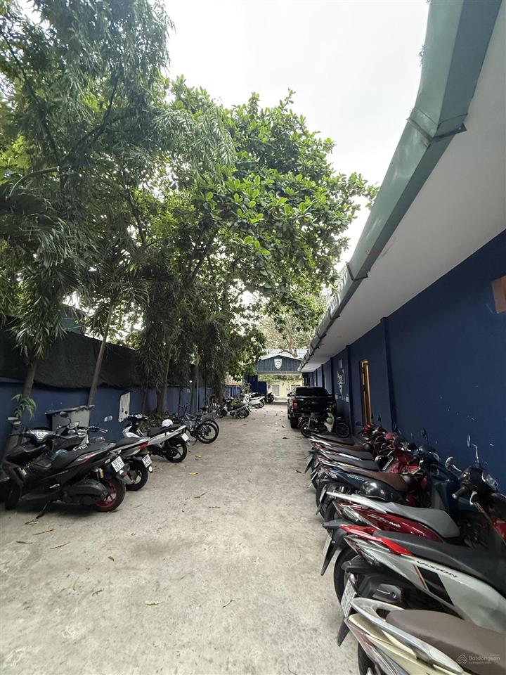Cho thuê mặt bằng diện tích 2000m2 đường đào duy anh, phú nhuận