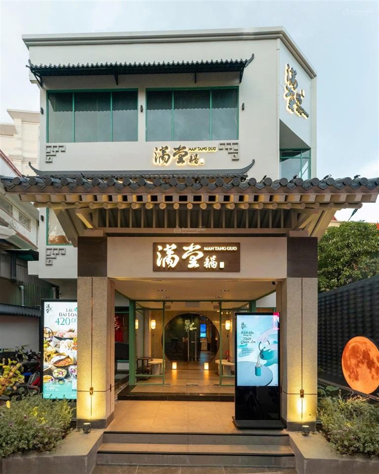 Cho thuê nhà mặt tiền 300m2 lê quý đôn, quận 3