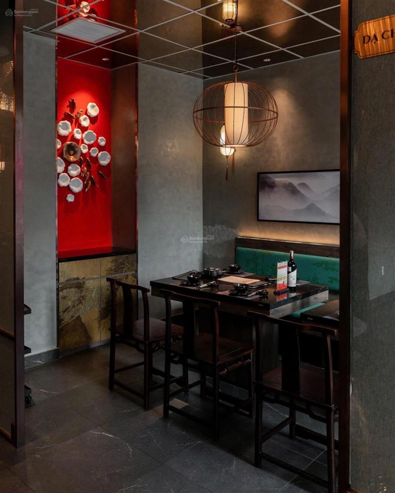 Cho thuê nhà mặt tiền 300m2 lê quý đôn, quận 3