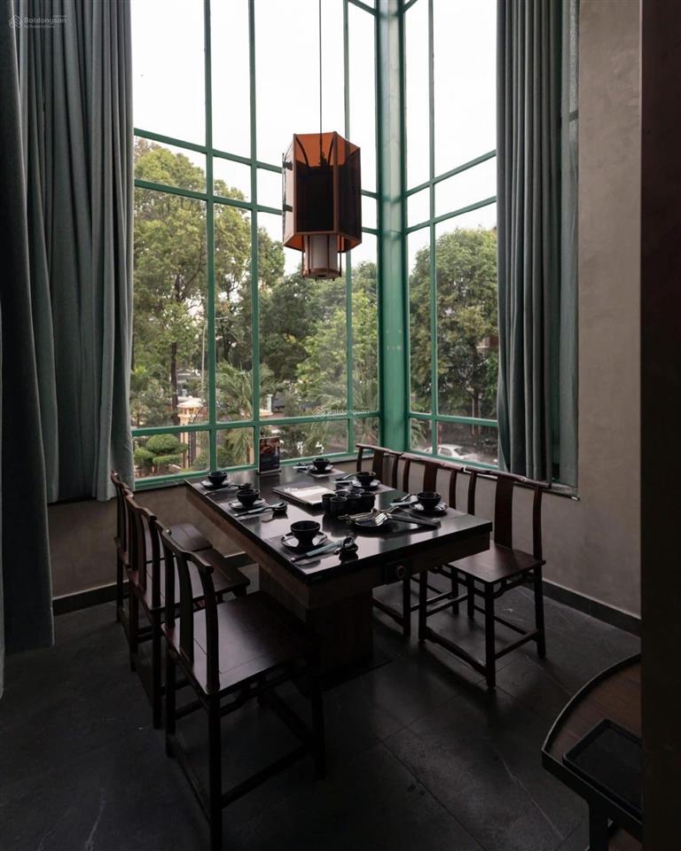 Cho thuê nhà mặt tiền 300m2 lê quý đôn, quận 3