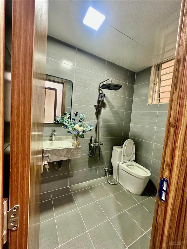Bán căn 2 ngủ sổ đỏ chính chủ 40m2 tại ct3 linh đàm chỉ 3,75 tỷ full nt mới