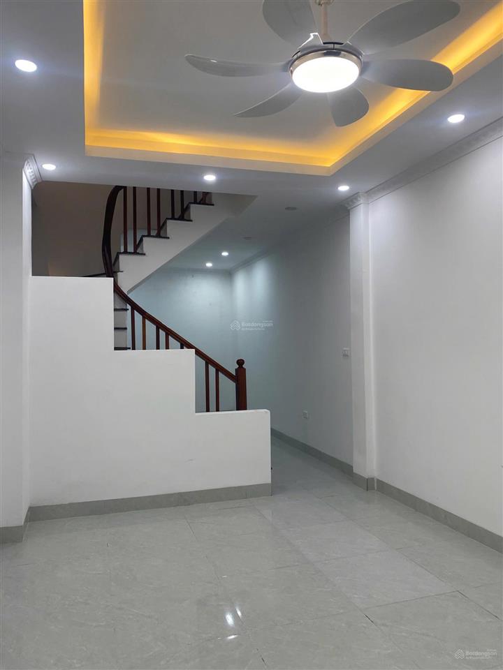 Cho thuê nhà 3 tầng mới tinh phố nối, mỹ hào giá vài triệu